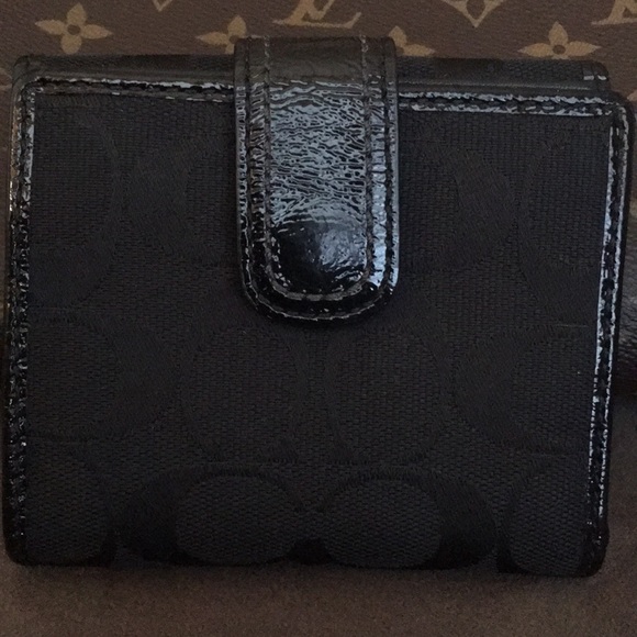 Small Coach wallet. Authentic. Great condition. - Picture 2 of 5